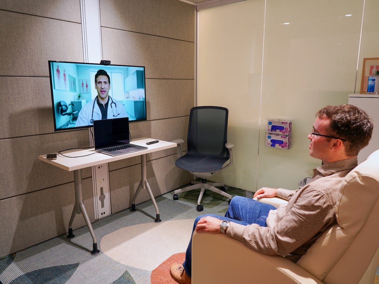 Daniel Lopez-Martinez talking to an AI-powered avatar.